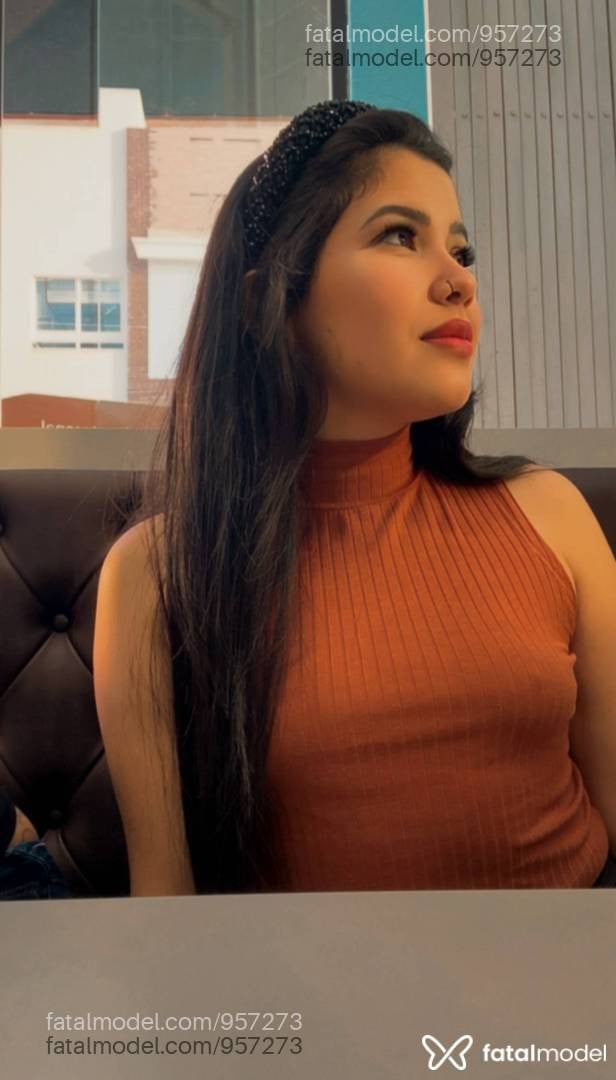 Acompanhante mulher morena (o) de olhos castanhos - Carol Alves