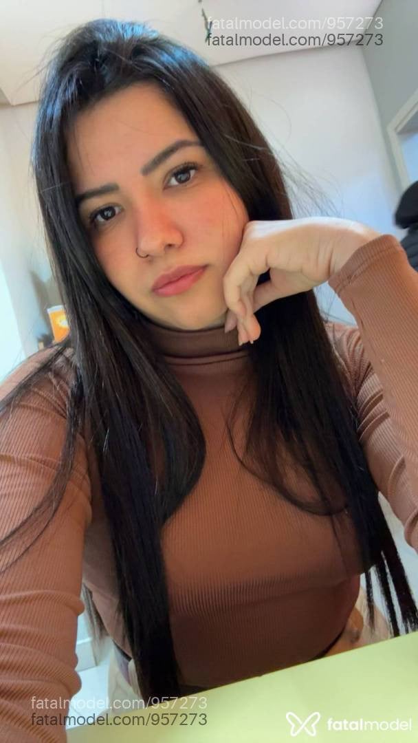 Acompanhante mulher morena (o) de olhos castanhos - Carol Alves