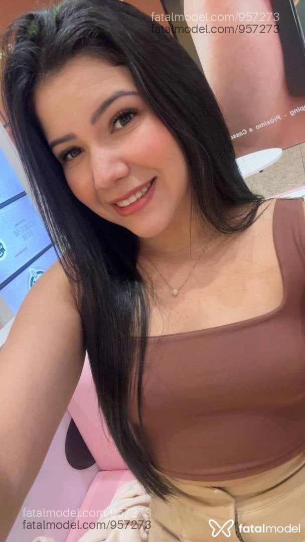Acompanhante mulher morena (o) de olhos castanhos - Carol Alves