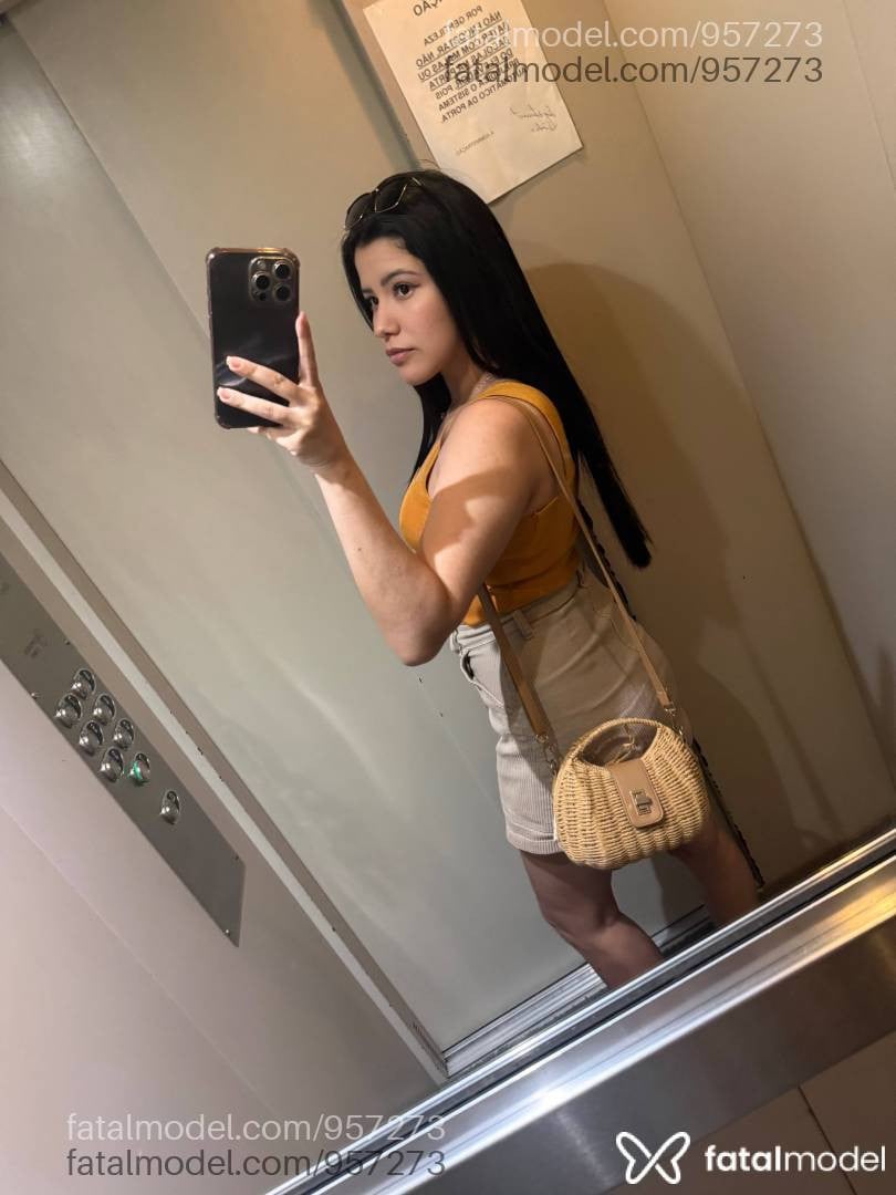 Acompanhante mulher morena (o) de olhos castanhos - Carol Alves