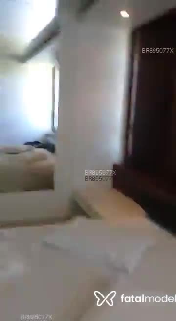 Acompanhante mulher com cabelo castanho de olhos castanhos em Paracatu Acompanhante mulher com cabelo castanho de olhos castanhos em Paracatu - IMassagista