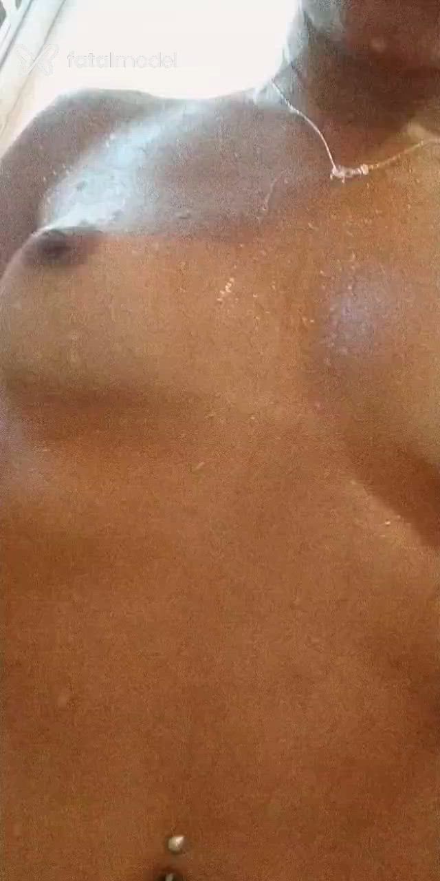 Acompanhante mulher trans morena (o) de olhos castanhos - Melyssa Brito