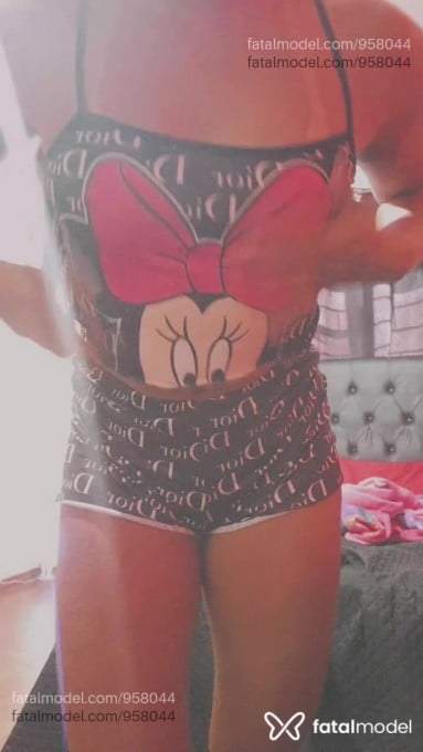 Acompanhante mulher morena (o) de olhos castanhos - Laura Gouveia Acompanhante mulher morena (o) de olhos castanhos - Laura Gouveia