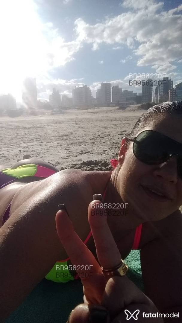 Acompanhante mulher com cabelo castanho de olhos castanhos em Torres Acompanhante mulher com cabelo castanho de olhos castanhos em Torres - Samantha