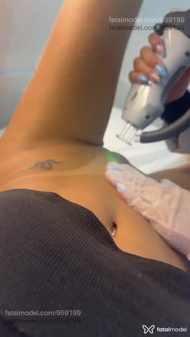 Acompanhante travesti loira (o) de olhos mel - Iana Bella Acompanhante travesti loira (o) de olhos mel - Iana Bella