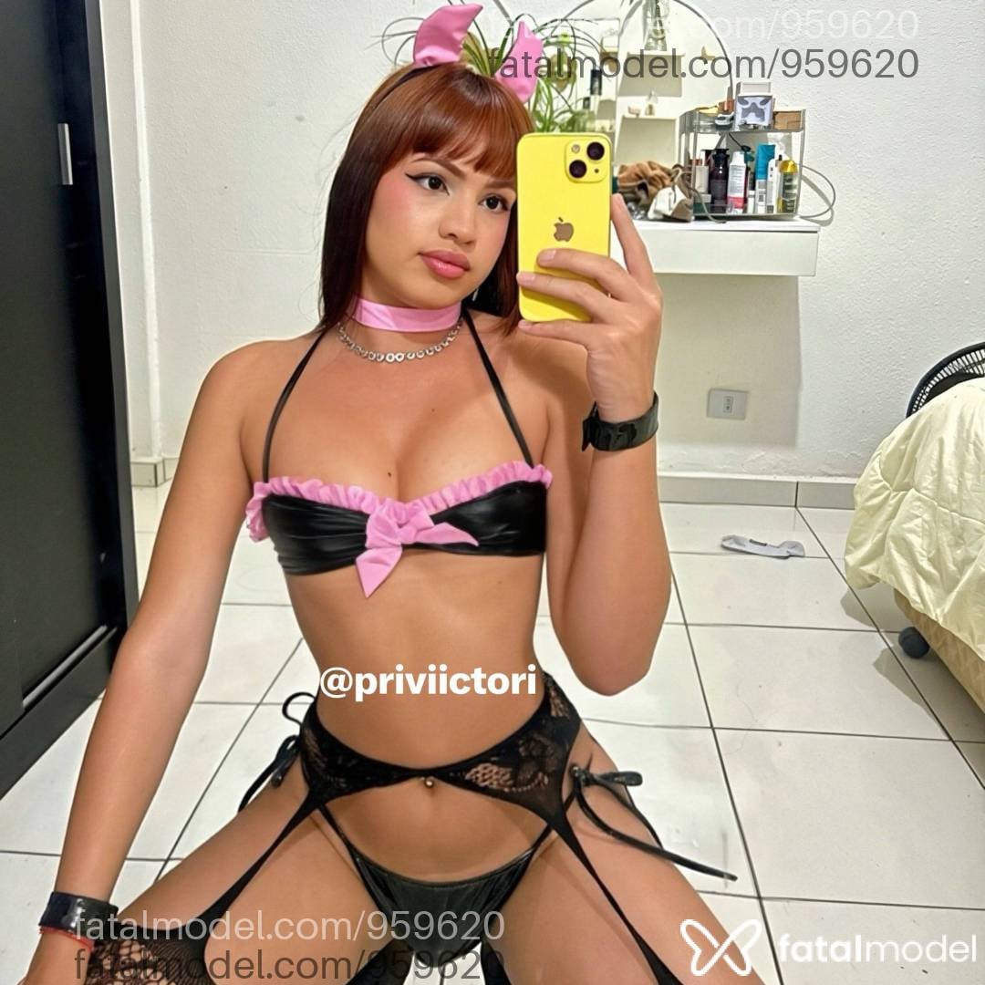 Acompanhante mulher trans com cabelo castanho de olhos castanhos - Angel Acompanhante mulher trans com cabelo castanho de olhos castanhos - Angel