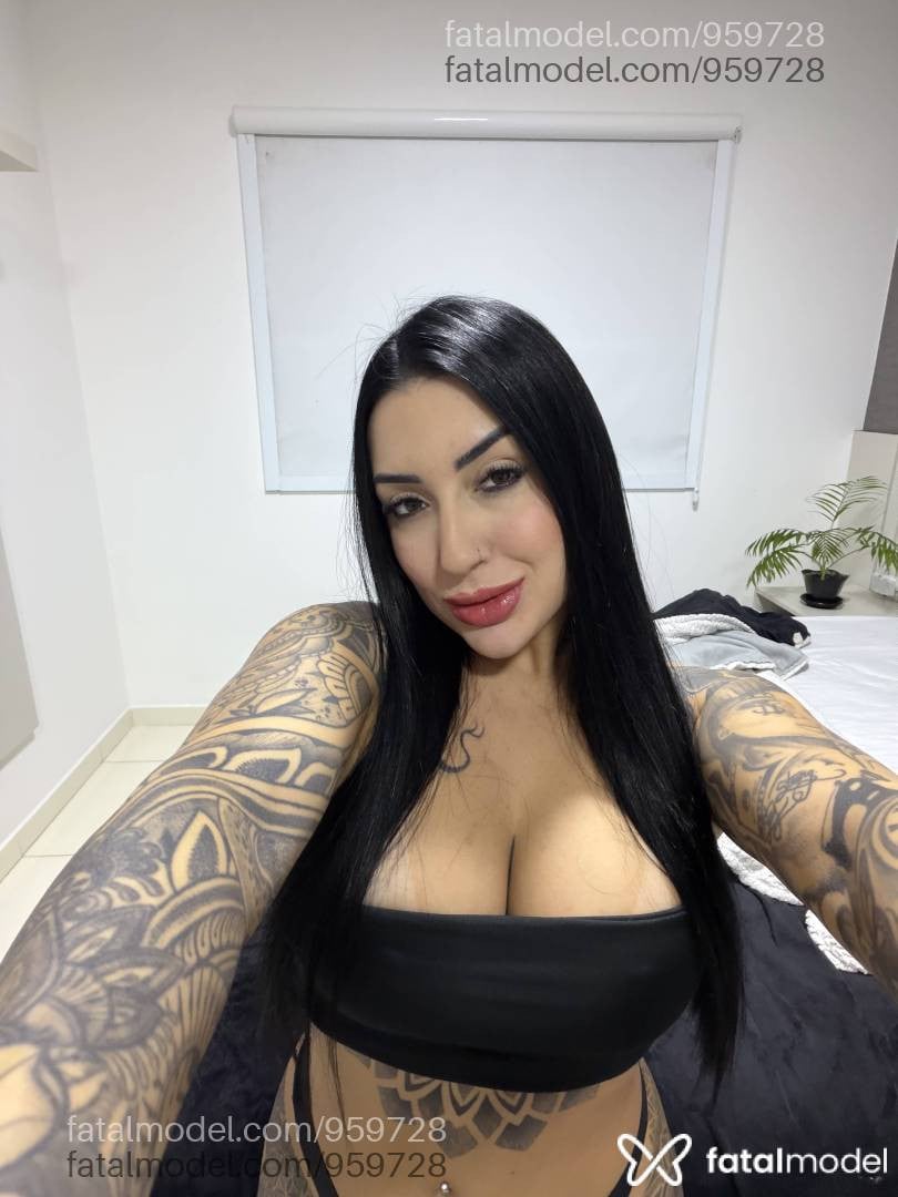 Acompanhante mulher morena (o) de olhos castanhos em Virtual - Emy