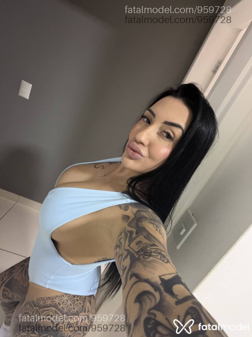 Acompanhante mulher morena (o) de olhos castanhos - Emy
