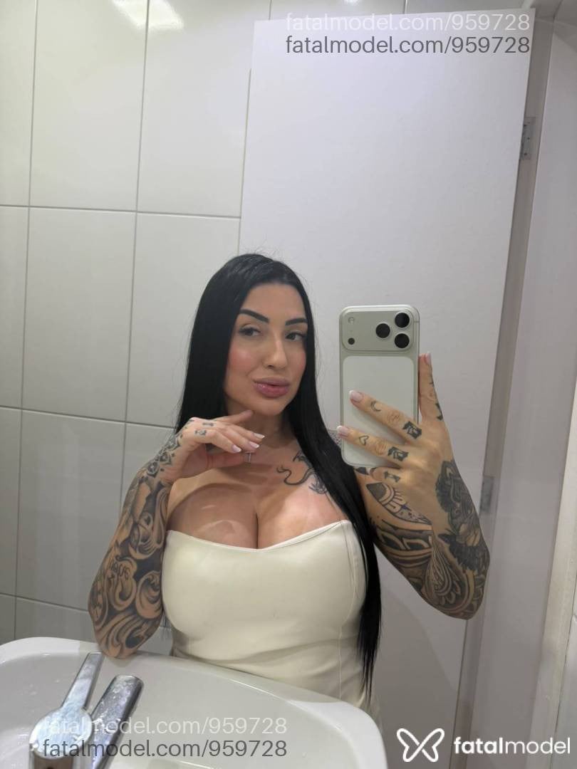 Acompanhante mulher morena (o) de olhos castanhos - Emy