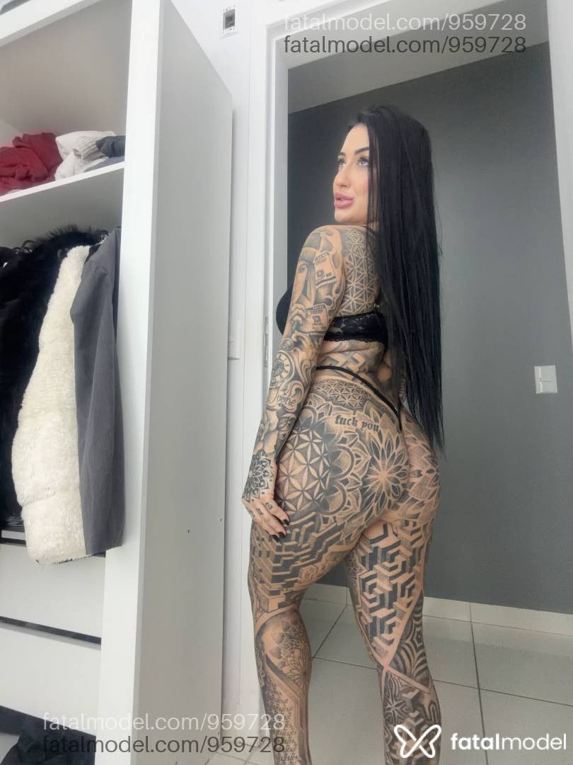 Acompanhante mulher morena (o) de olhos castanhos - Emy