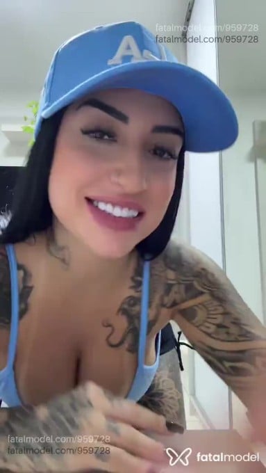 Acompanhante mulher morena (o) de olhos castanhos - Emy Acompanhante mulher morena (o) de olhos castanhos - Emy