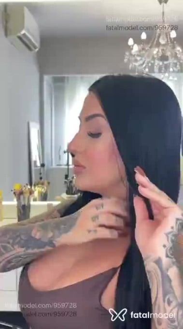 Acompanhante mulher morena (o) de olhos castanhos - Emy Acompanhante mulher morena (o) de olhos castanhos - Emy