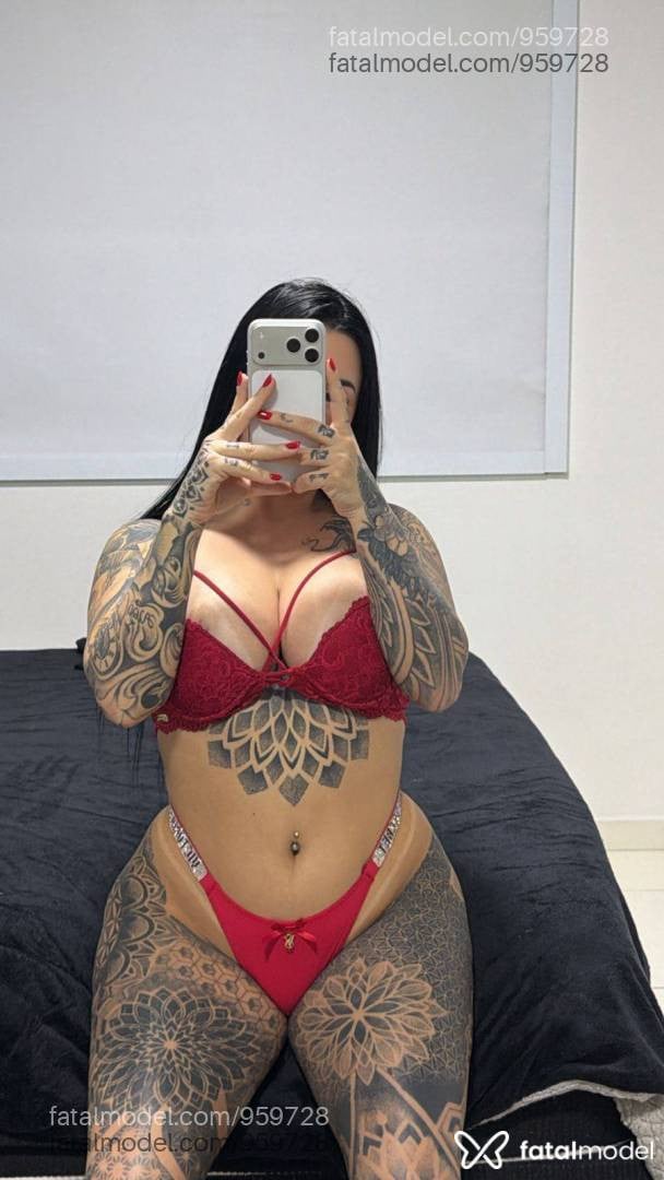 Acompanhante mulher morena (o) de olhos castanhos - Emy