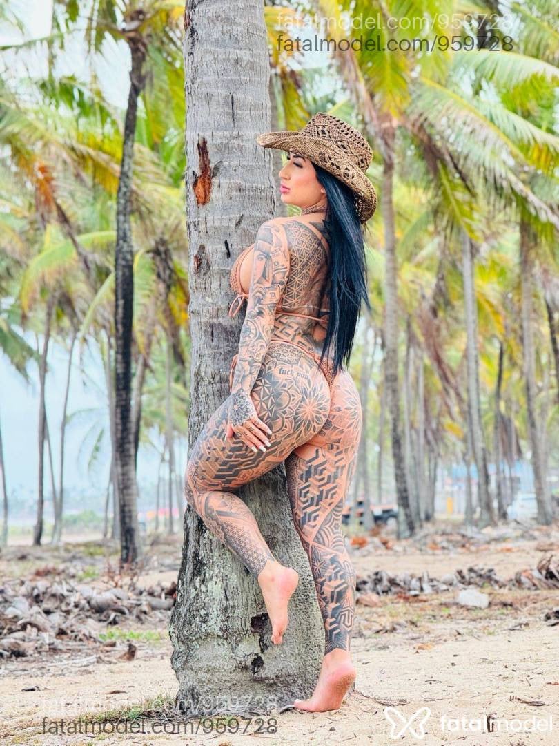 Acompanhante mulher morena (o) de olhos castanhos - Emy Acompanhante mulher morena (o) de olhos castanhos - Emy