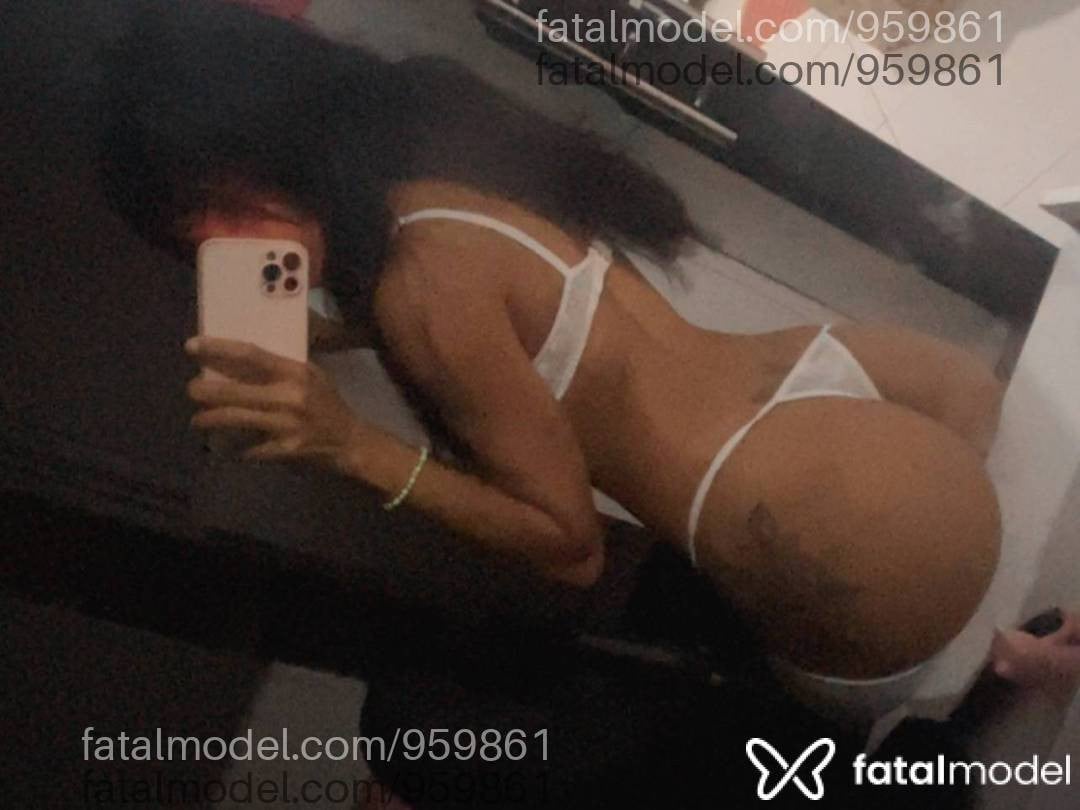 Acompanhante mulher morena (o) de olhos pretos - Liz Loba