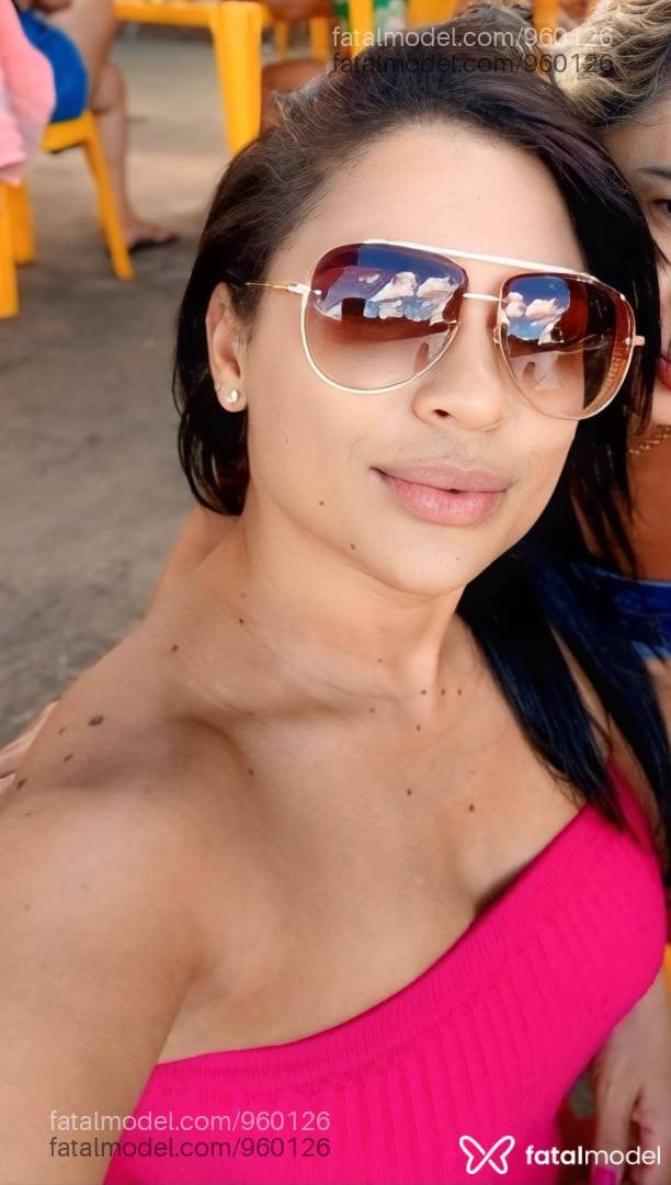 Acompanhante mulher com cabelo castanho de olhos castanhos - Sheila