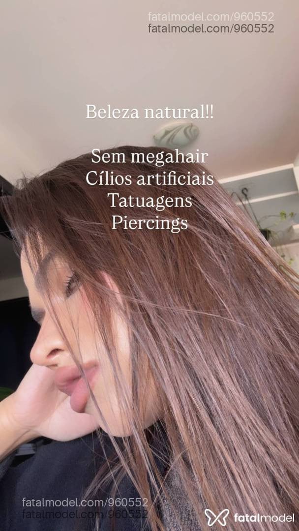 Acompanhante mulher trans com cabelo castanho de olhos mel em Cascavel - Marina