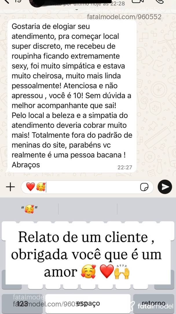 Acompanhante mulher trans com cabelo castanho de olhos mel - Marina