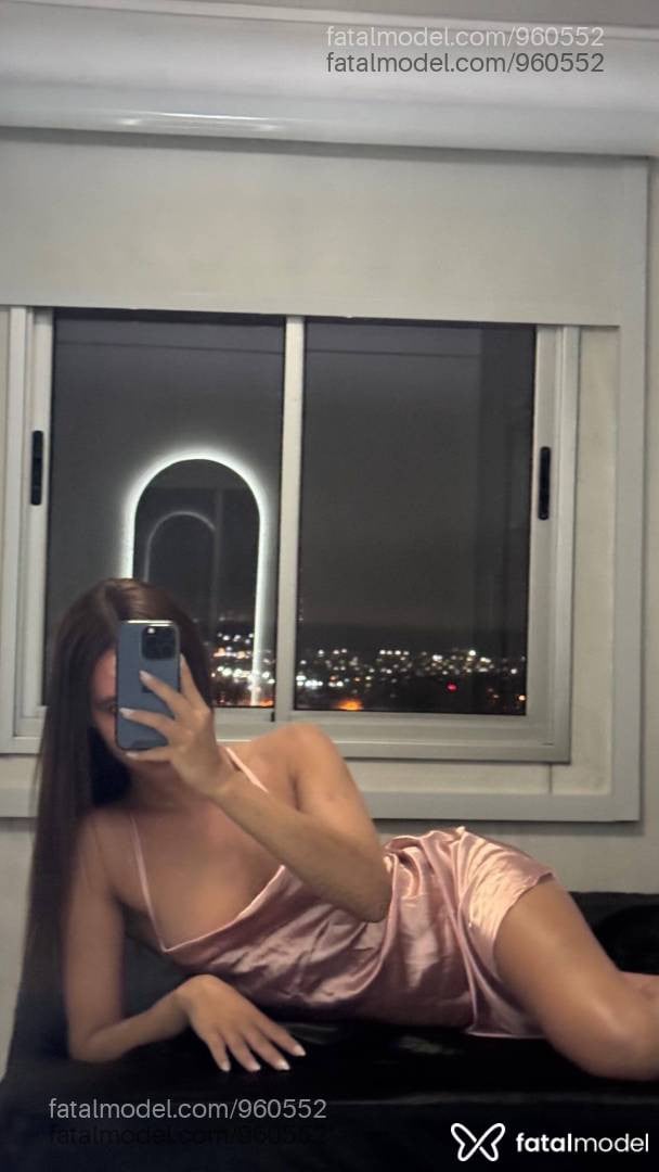 Acompanhante mulher trans com cabelo castanho de olhos mel - Barbara