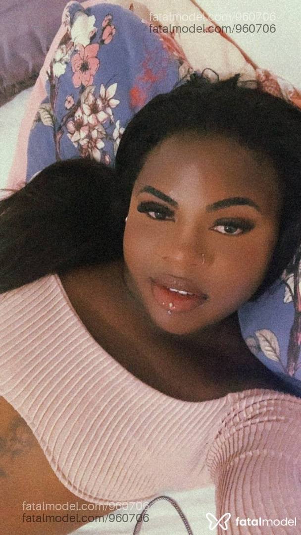 Acompanhante mulher trans ruiva (o) de olhos pretos em Ipatinga - Rochelly Dunês