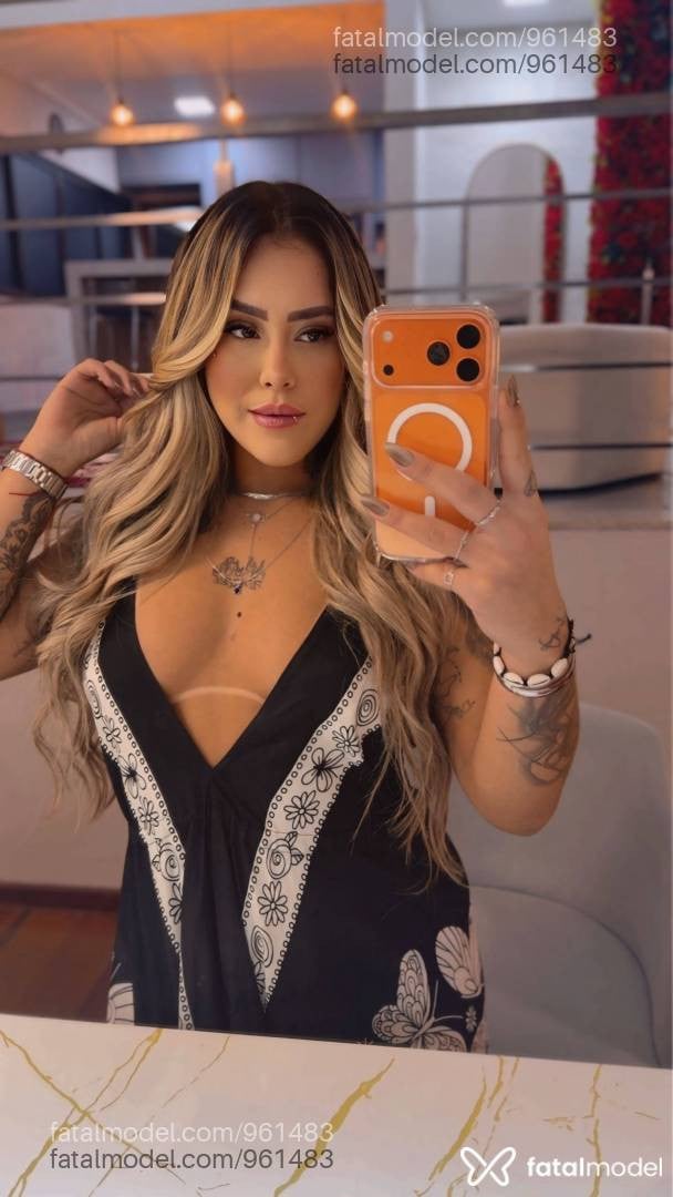 Acompanhante mulher loira (o) de olhos castanhos em São Carlos - Kelly Duarte