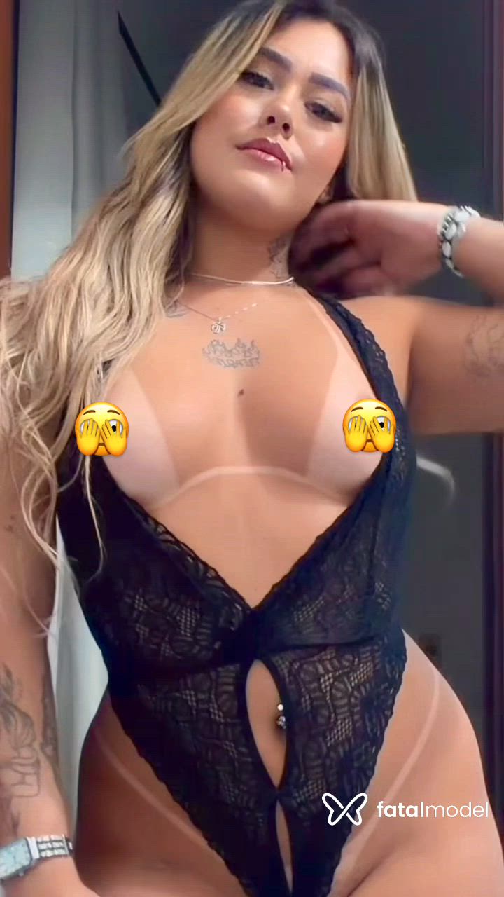 Acompanhante mulher loira (o) de olhos castanhos - Kelly Duarte