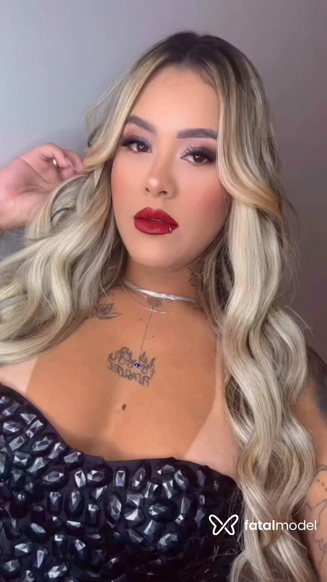 Acompanhante mulher loira (o) de olhos castanhos - Kelly Duarte