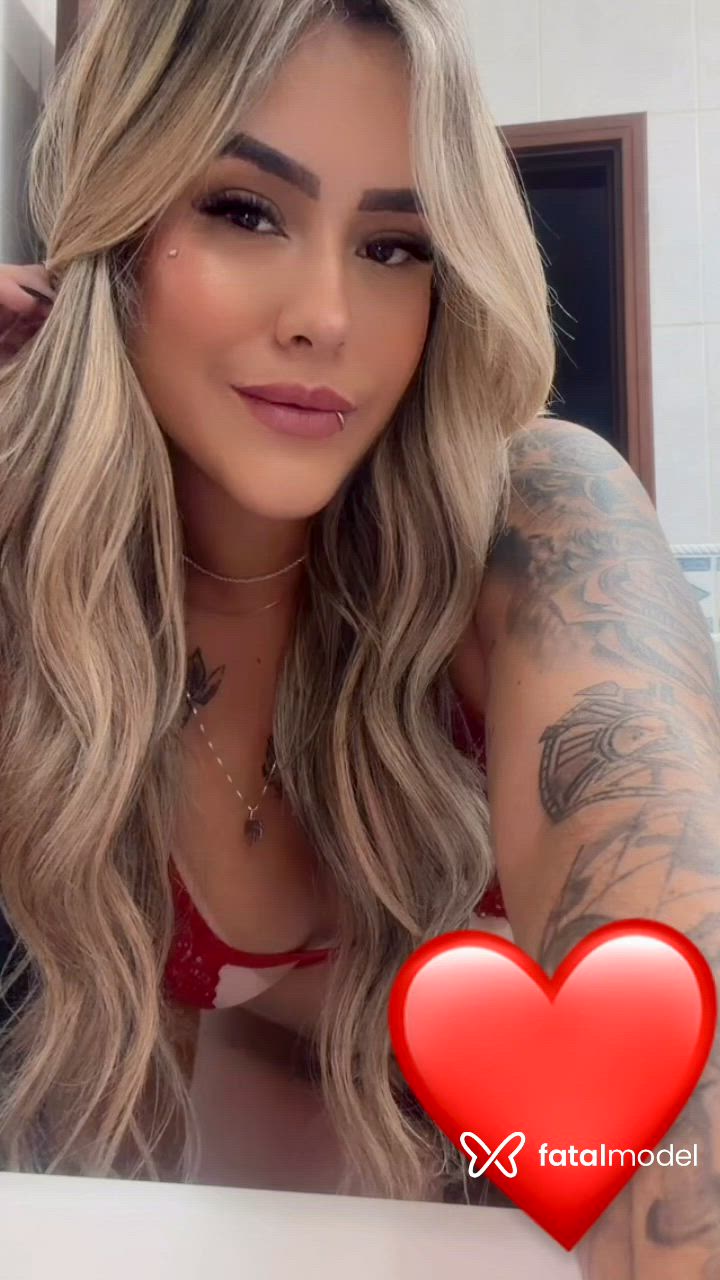 Acompanhante mulher loira (o) de olhos castanhos - Kelly Duarte