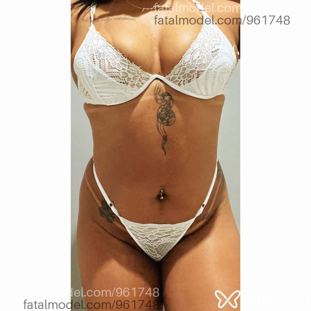 Acompanhante mulher morena (o) de olhos castanhos - PÉROLLA ALMEIDA