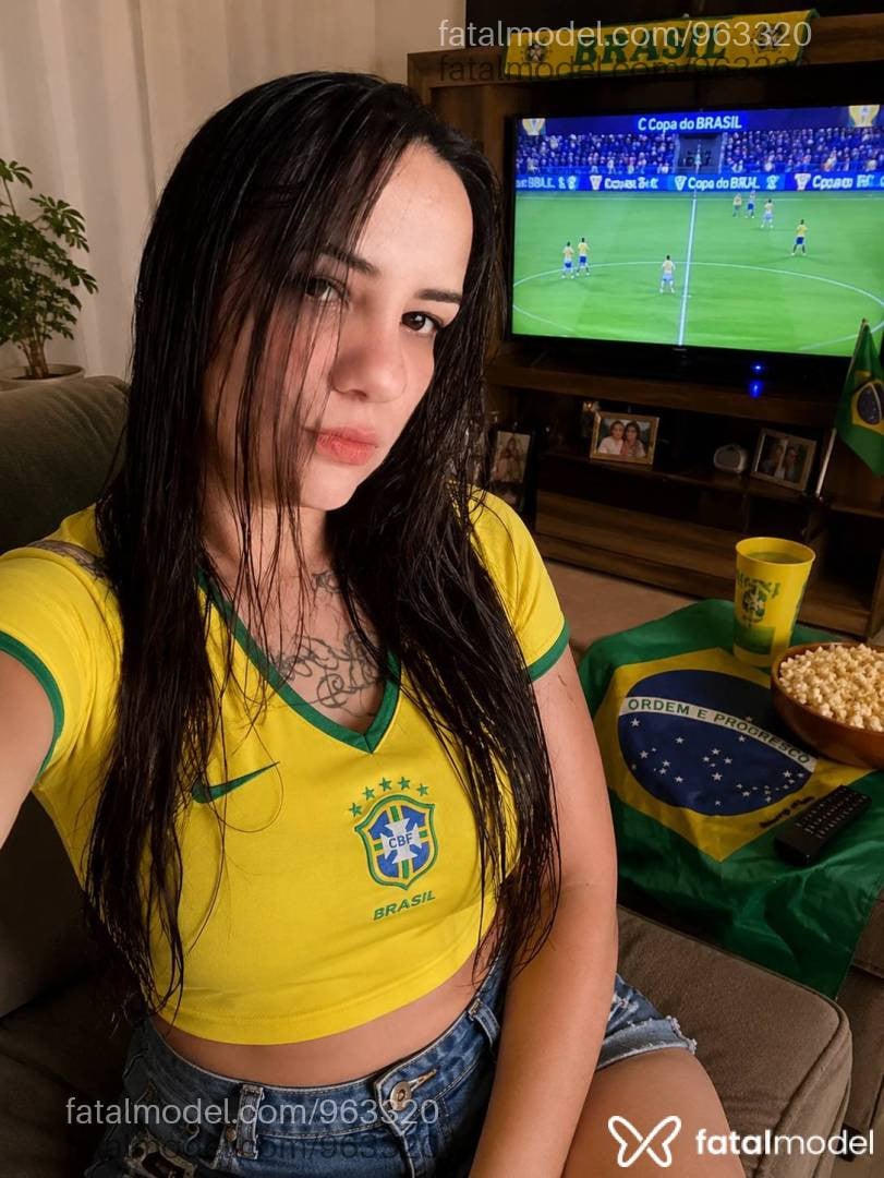 Acompanhante mulher com cabelo castanho de olhos castanhos em Jataí - Lara Higer