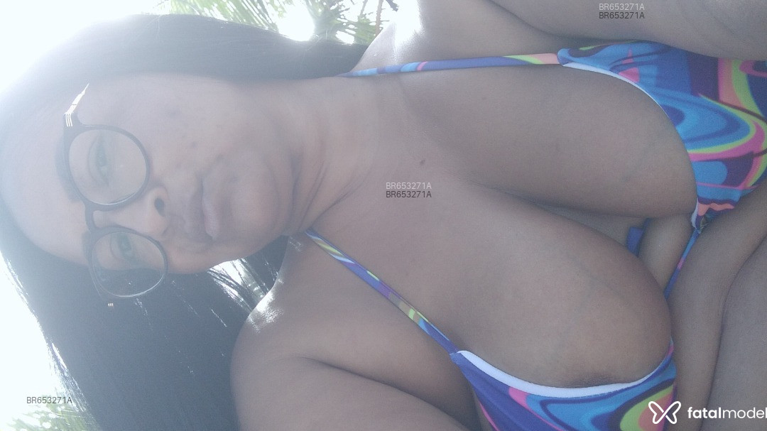 Acompanhante mulher com cabelo colorido de olhos castanhos em Poços de Caldas - Mychelli