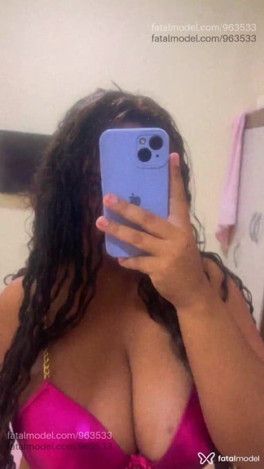 Acompanhante mulher morena (o) de olhos pretos - Juliana