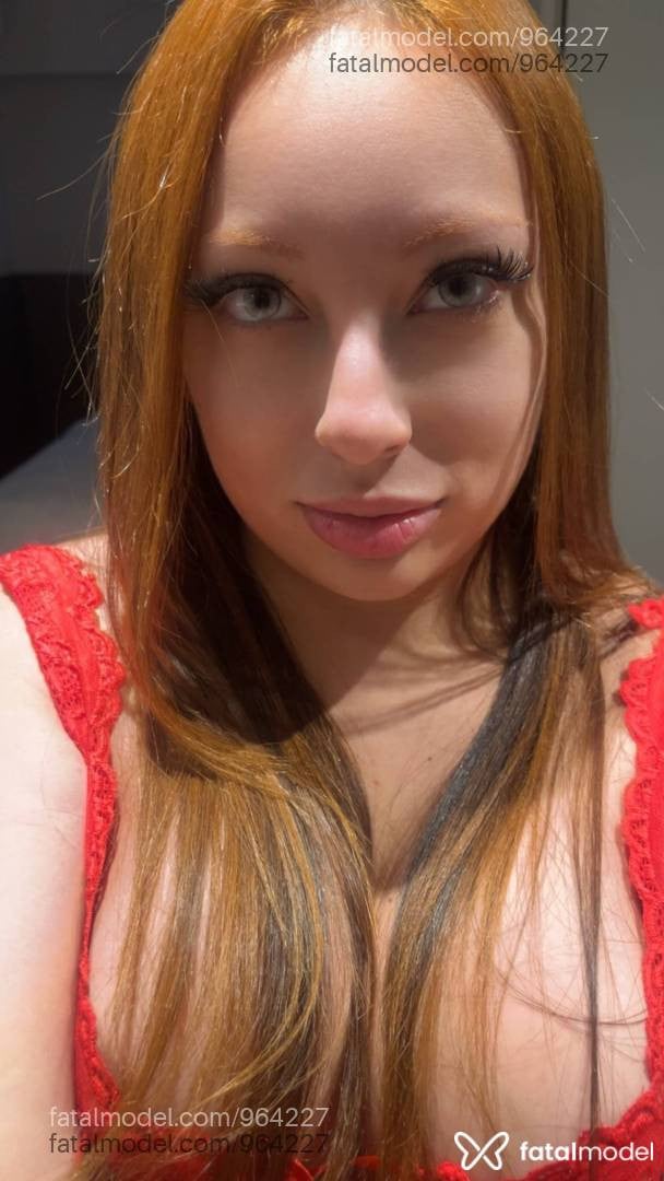 Acompanhante mulher ruiva (o) de olhos cinza - Larissa Belchior