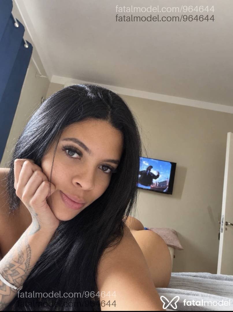 Acompanhante mulher morena (o) de olhos pretos - Isabella