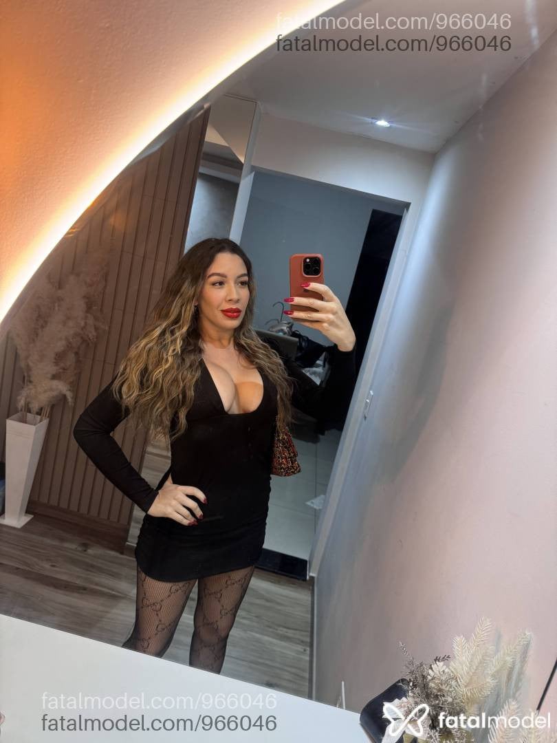 Acompanhante mulher loira (o) de olhos castanhos - Melissa