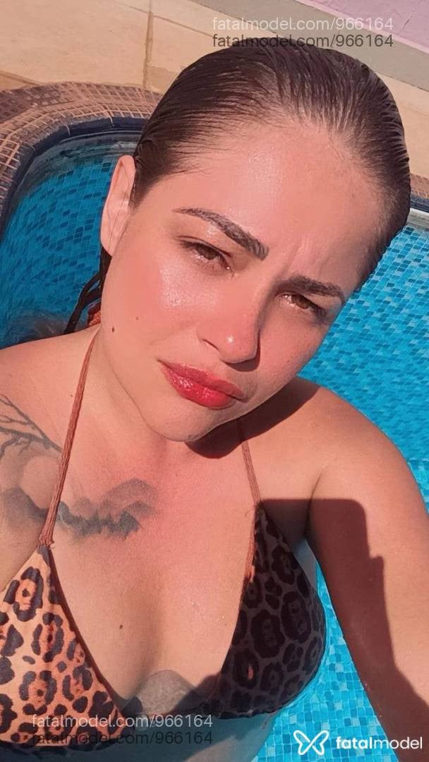 Acompanhante mulher loira (o) de olhos castanhos - Cleo