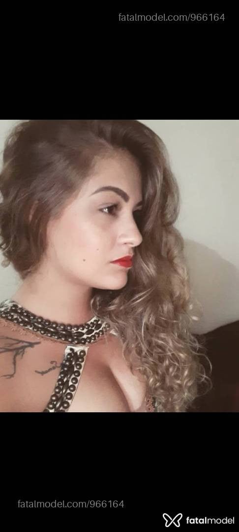 Acompanhante mulher loira (o) de olhos castanhos - Cleo