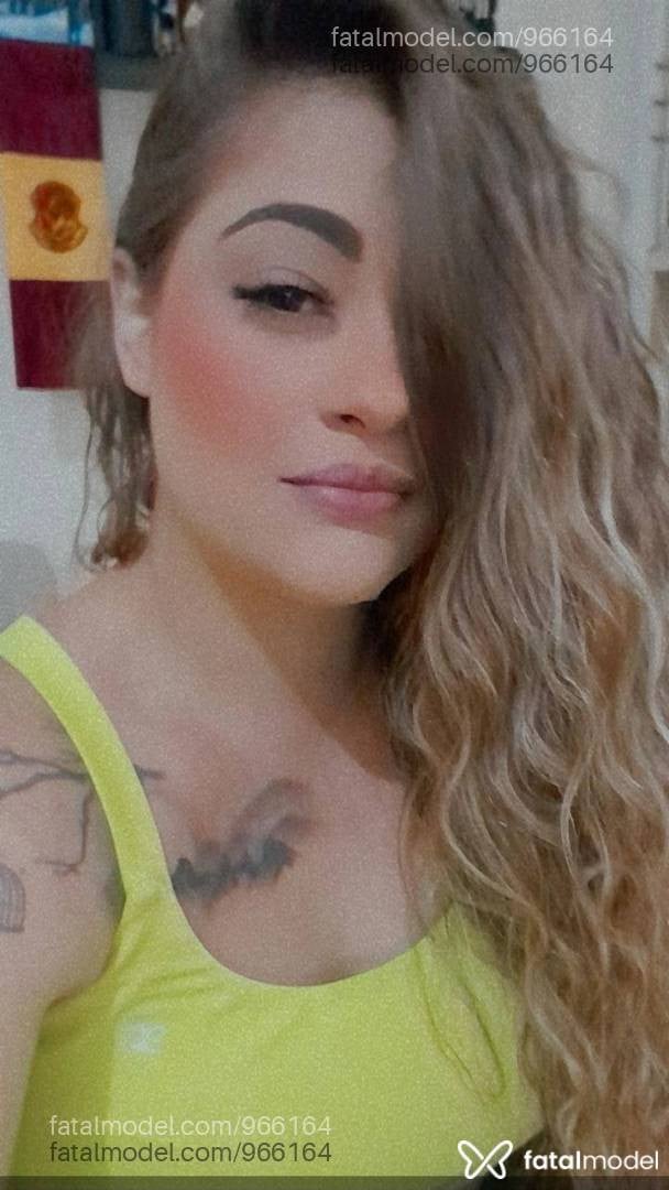 Acompanhante mulher loira (o) de olhos castanhos - Cleo