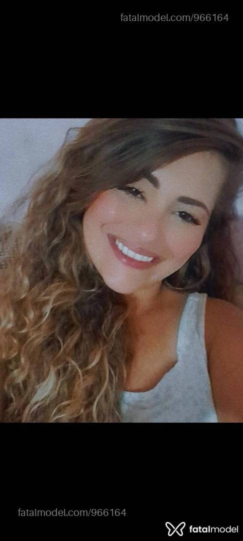 Acompanhante mulher loira (o) de olhos castanhos - Cleo