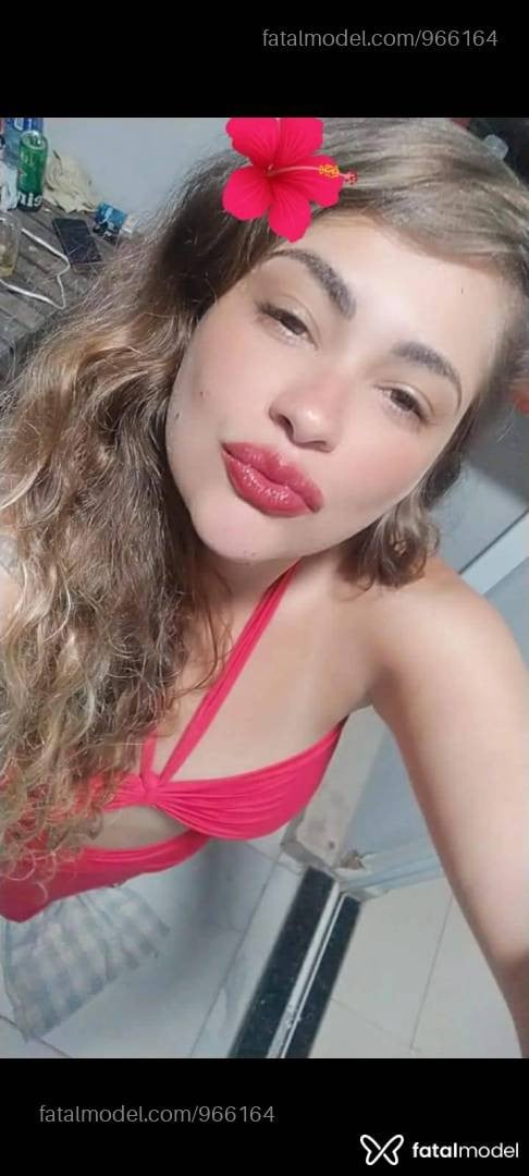 Acompanhante mulher loira (o) de olhos castanhos - Cleo