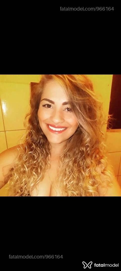 Acompanhante mulher loira (o) de olhos castanhos - Cleo