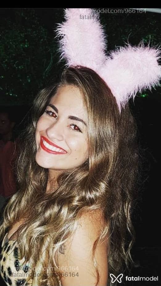 Acompanhante mulher loira (o) de olhos castanhos - Cleo