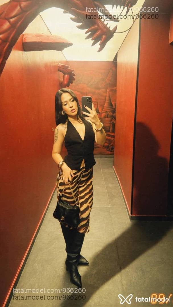 Acompanhante mulher com cabelo castanho de olhos castanhos - Alana Sophie