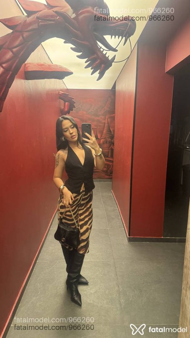 Acompanhante mulher com cabelo castanho de olhos castanhos - Alana Sophie