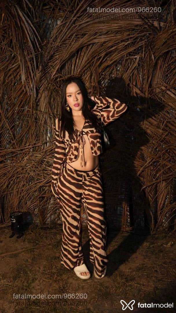 Acompanhante mulher com cabelo castanho de olhos castanhos - Alana Sophie