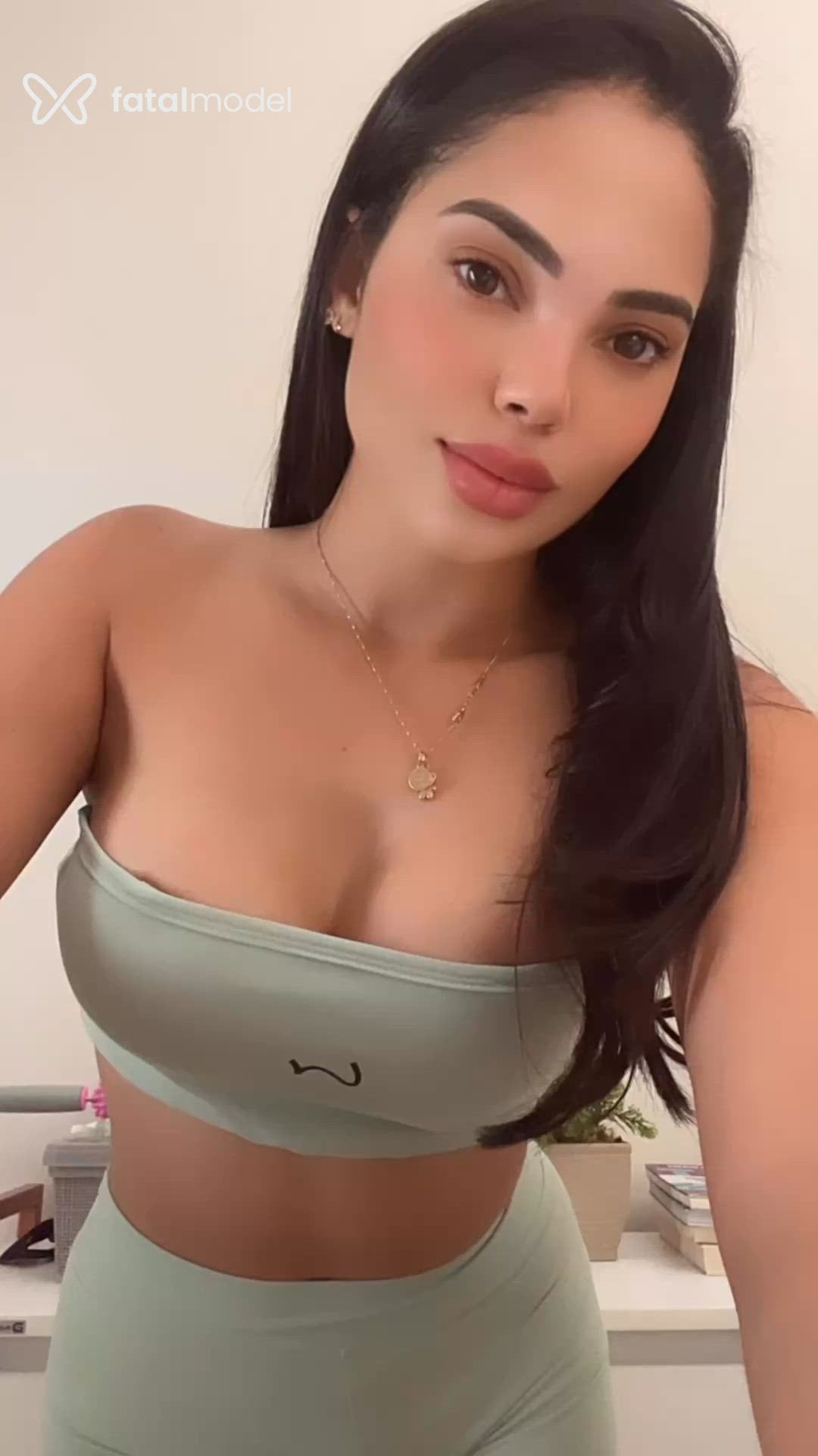 Acompanhante mulher com cabelo castanho de olhos castanhos em Manhuaçu Acompanhante mulher com cabelo castanho de olhos castanhos em Manhuaçu - Lauren