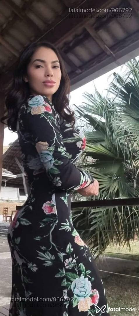 Acompanhante mulher com cabelo castanho de olhos castanhos em Manhuaçu - Lauren