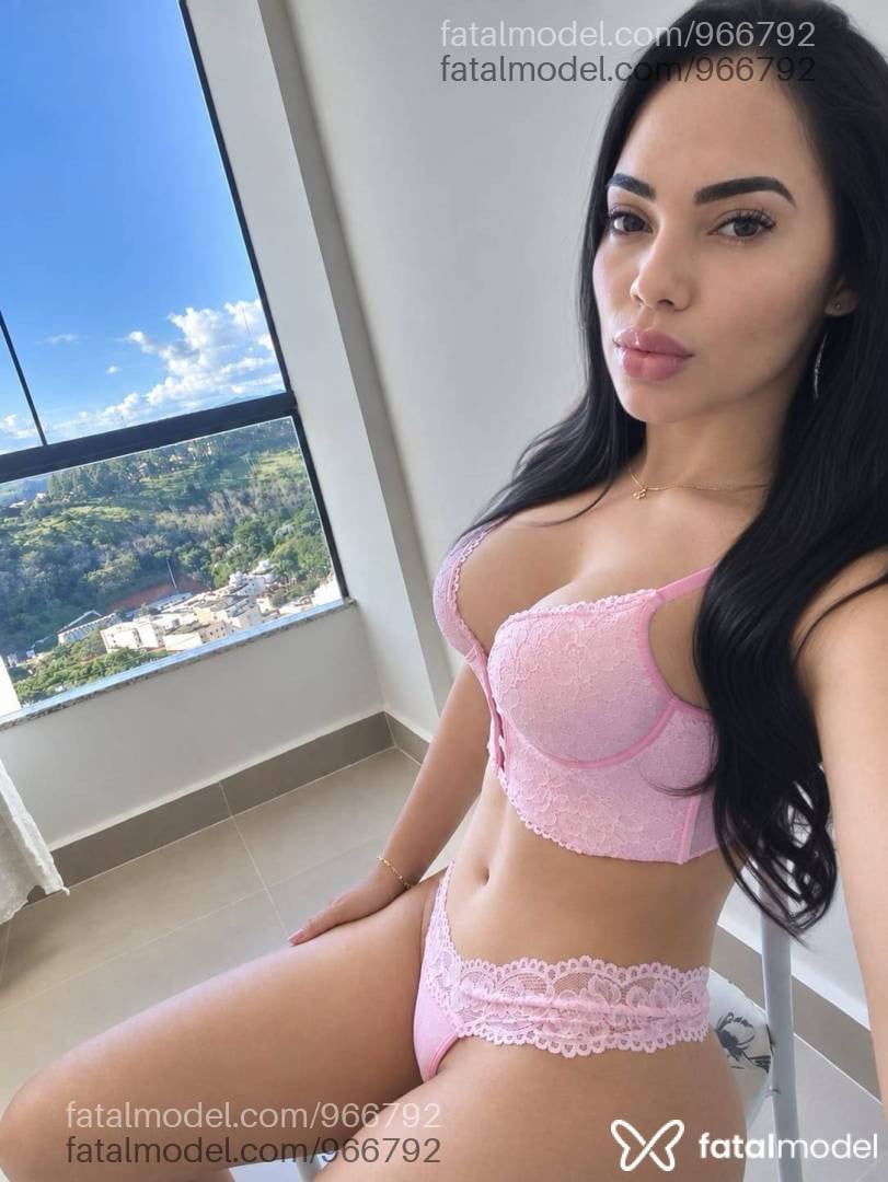 Acompanhante mulher com cabelo castanho de olhos castanhos - Lauren