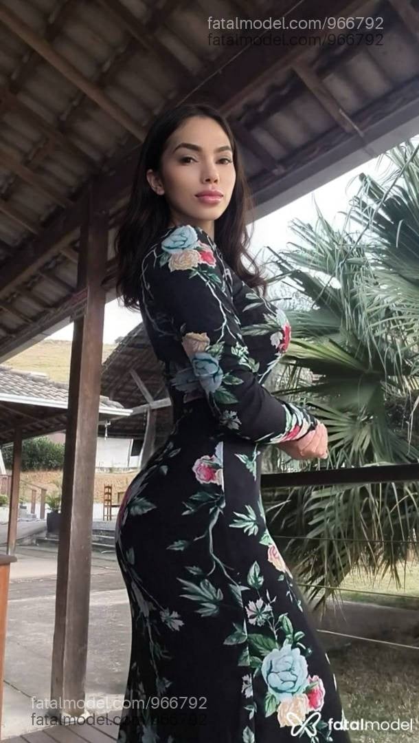 Acompanhante mulher com cabelo castanho de olhos castanhos - Lauren