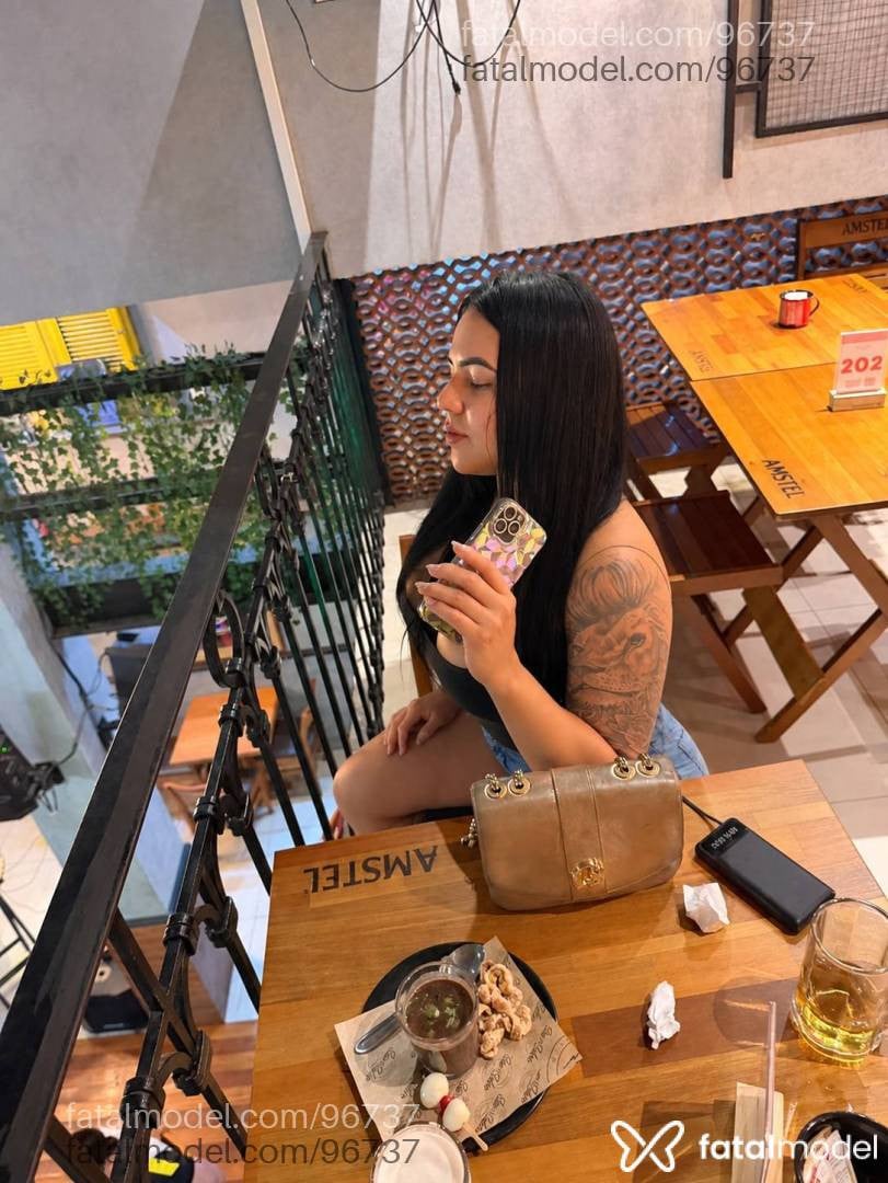Acompanhante mulher morena (o) de olhos pretos - Carol maia